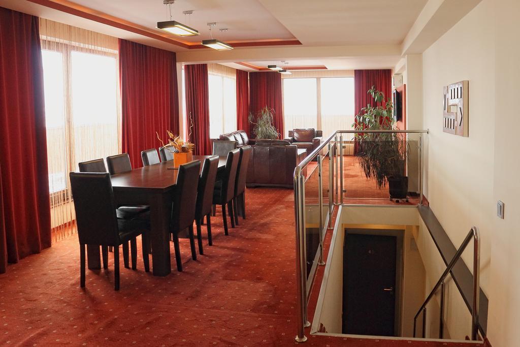 Premier Hotel 3*