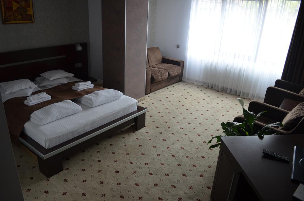 Premier Hotel 3*
