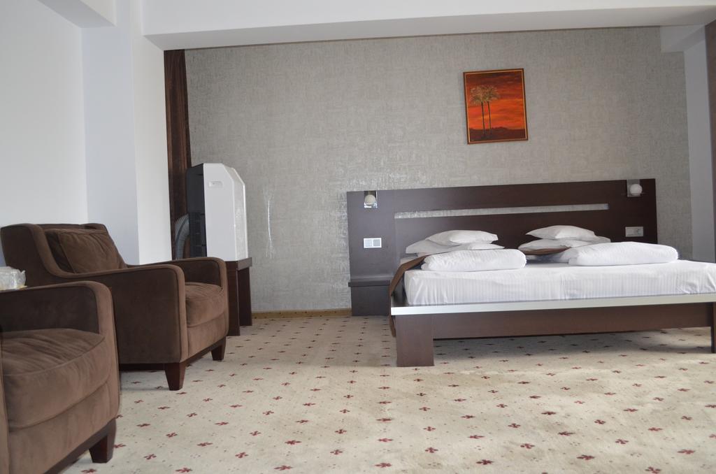 Premier Hotel 3*